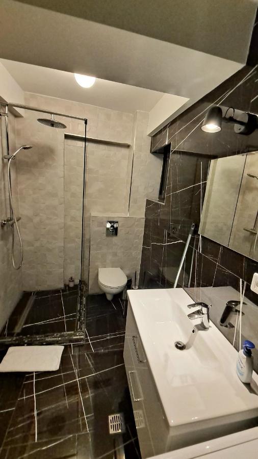 Ris Studio Dublu Universitate, Centrul Vechi Bucureşti Ngoại thất bức ảnh